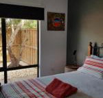 Red Ochre  Large 1BR with Private Courtyard - Hotel Accommodation