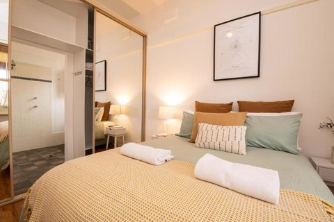 Lords Cottage Charming CBD Home Pet Friendly - Hotel Accommodation 5