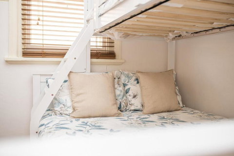 Lords Cottage Charming CBD Home Pet Friendly - Hotel Accommodation 1