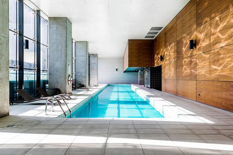 A Charming Studio With Stunning City Views - Hotel Accommodation 1