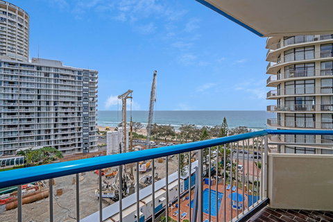 Beachside Views With Pool & Netflix - Hotel Accommodation 6