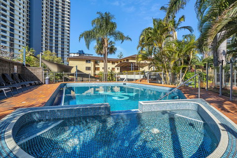 Terrific Location Large 2BR 2 Bath Apt - Hotel Accommodation 1