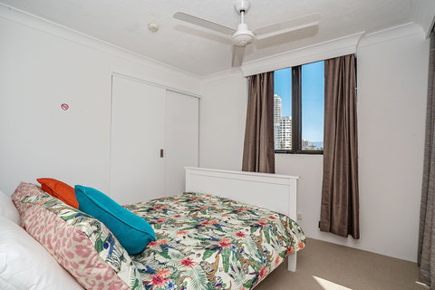 Terrific Location Large 2BR 2 Bath Apt - Hotel Accommodation 5