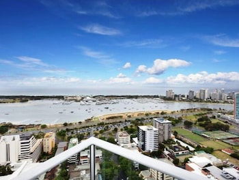 Panoramic Views At Sub Penthouse Apt - Hotel Accommodation 5