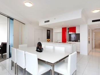 Panoramic Views At Sub Penthouse Apt - Hotel Accommodation 2