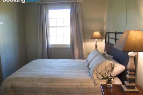 Old Schoolmasters Cottage On The Barrington River - Hotel Accommodation 3