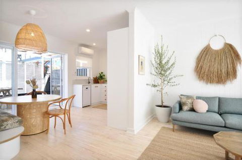 Pine At Arlos Refined Luxury In Glenelg - Hotel Accommodation 1