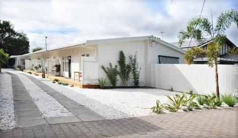 Pine At Arlos Refined Luxury In Glenelg - Hotel Accommodation 6