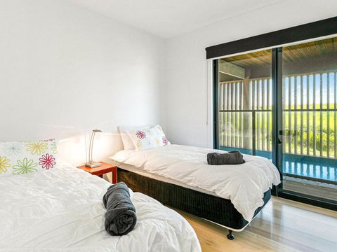 Cayley - Hotel Accommodation 1