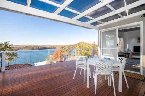 Home On The Water 21 Evans St. Lake Conjola - Hotel Accommodation 0