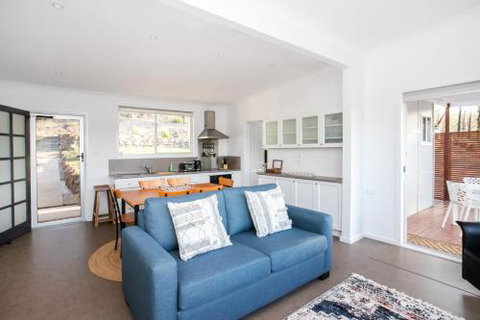 Home On The Water 21 Evans St. Lake Conjola - Hotel Accommodation 4