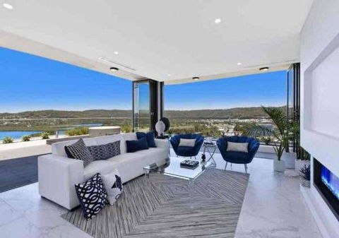 Stylish Penthouse With Views & Jacuzzi - Hotel Accommodation 0