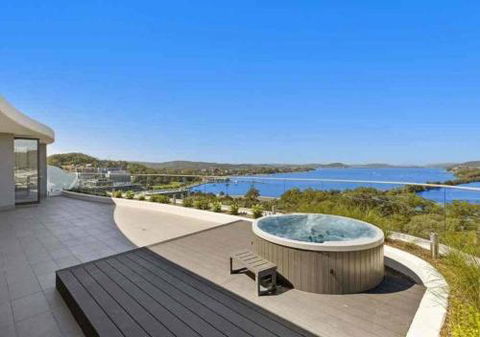 Stylish Penthouse With Views & Jacuzzi - Hotel Accommodation 5