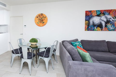 Urban Jungle In The Heart Of The CBD - Hotel Accommodation 3