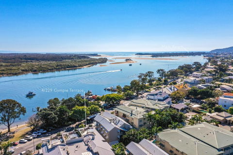 Panoramic River & Ocean Views Noosaville - Hotel Accommodation 4