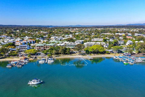 Panoramic River & Ocean Views Noosaville - Hotel Accommodation 6