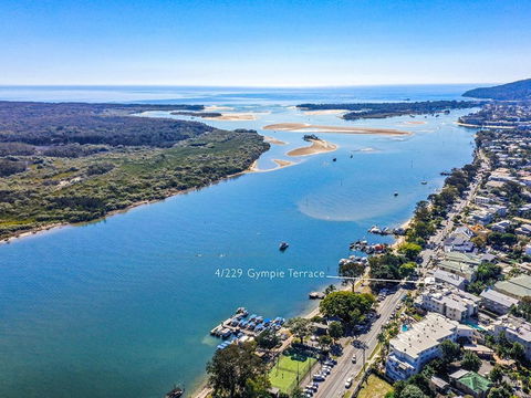 Panoramic River & Ocean Views Noosaville - Hotel Accommodation 3