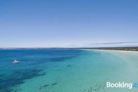 A One One Two At Island Beach - Hotel Accommodation 5