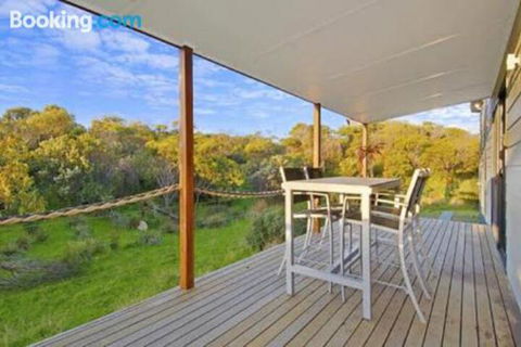 A One One Two At Island Beach - Hotel Accommodation 4