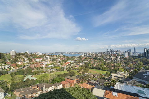 Bright And Sunny Studio Apartment - Hotel Accommodation 6