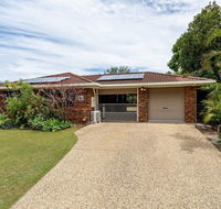 Freshly Renovated Dog Friendly House Walking Distance to Waterfront - Hotel Accommodation