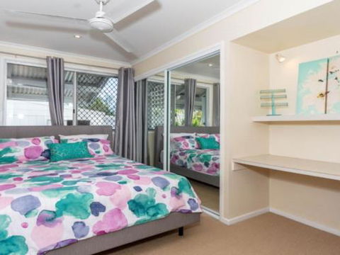 Dog Lovers Retreat Beachmere - Hotel Accommodation 2