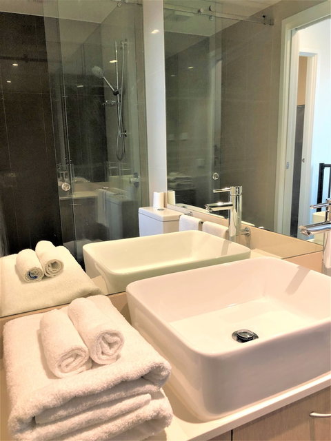 ReadySet Apartments On Spencer West - Hotel Accommodation 2