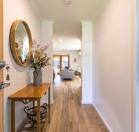 Lake Edge Retreat - Hotel Accommodation