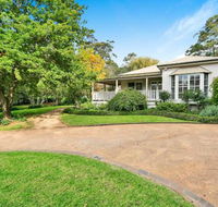 Mirrabooka Burrawang beautiful home  3 acres of gardens in the Southern Highlands - Hotel Accommodation