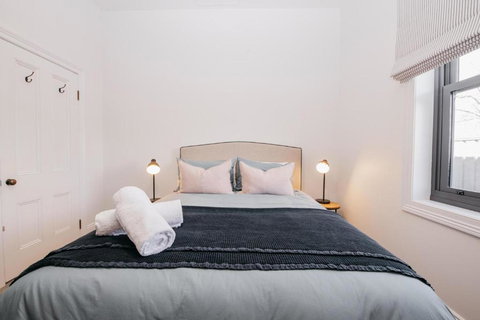 Dimby Cottage Beautifully Restored Heritage Home - Hotel Accommodation 6