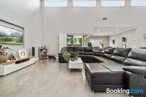 Wentworth Estate 5 Bedroom Luxury Home Sleeps 12 - Hotel Accommodation 3