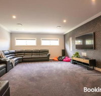 Wentworth Estate 5 Bedroom Luxury Home Sleeps 12 - Hotel Accommodation