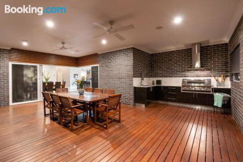 Wentworth Estate 5 Bedroom Luxury Home Sleeps 12 - Hotel Accommodation 5