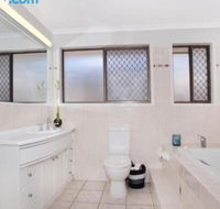 Schirrmann 56 Four Bedroom Home on Canal with Pool Pontoon Aircon  WiFi - Hotel Accommodation