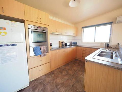 Sunset Deck Beach House Sandy Point - Hotel Accommodation 4