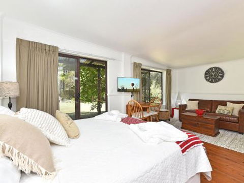 Olive Grove Studio 1 - Hotel Accommodation 0