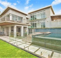 Beachfront Location 28 Mitchell Pde - Hotel Accommodation