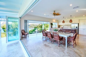 Whitehaven Luxury 5 Bedroom 5 Bathroom House Ocean View With 2 Golf Bu - Hotel Accommodation 3