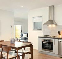 Chic Modern  Designer Apartment - Hotel Accommodation