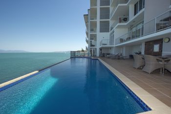 1 Bright Point Apartment 5501 - Hotel Accommodation 1