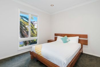 Spacious 4 Bedroom House The Hill - Hotel Accommodation 4
