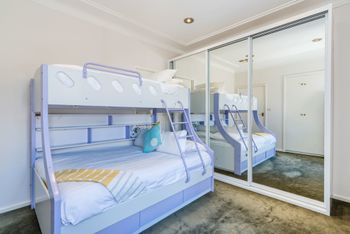 Spacious 4 Bedroom House The Hill - Hotel Accommodation 3