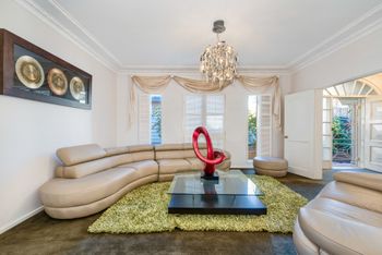 Spacious 4 Bedroom House The Hill - Hotel Accommodation 5