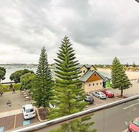 Spacious Apartment with Sea Views - Hotel Accommodation