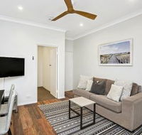 Two Bedroom Beachside Apartment CLOV4 - Hotel Accommodation