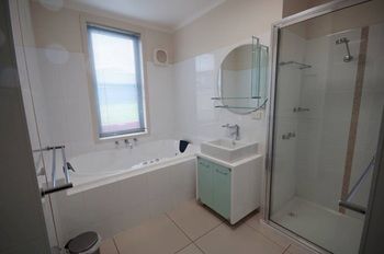 Holiday Makers - Hotel Accommodation 4