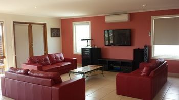 Holiday Makers - Hotel Accommodation 1