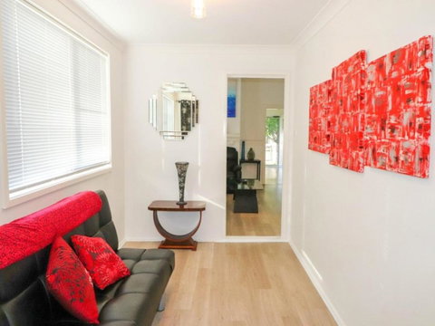 Waterside Retreat - Hotel Accommodation 2