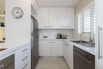 Cottesloe Azura Apartment - Hotel Accommodation 5