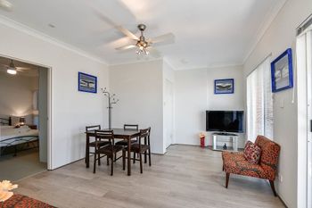 Renovated Apartment With Pool - Hotel Accommodation 4